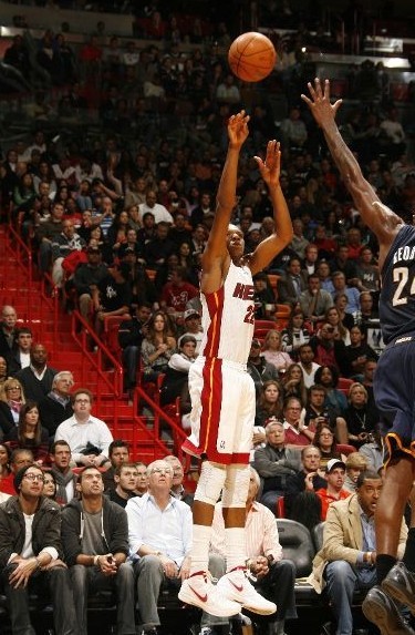 出篮球的热 出篮球的热